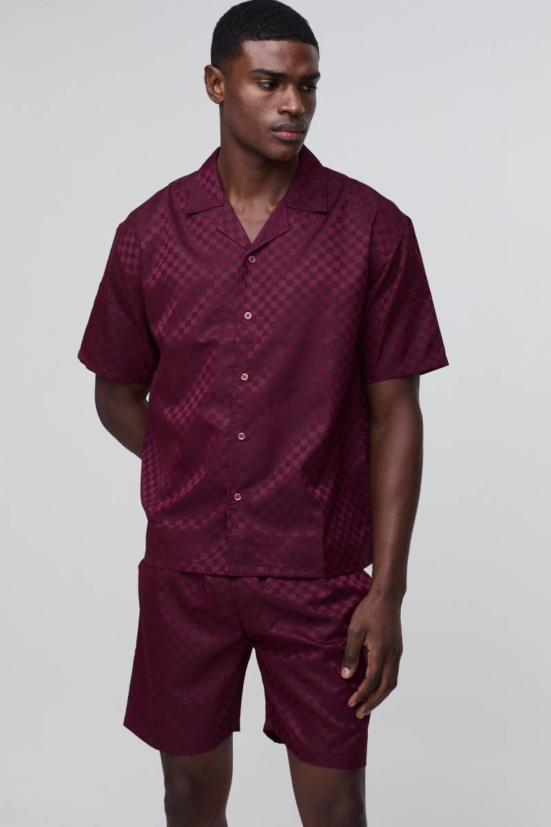 Oversize Satin-Hemd mit Schachbrett-Print & lockere Shorts - Rot - XL, Rot von boohooman