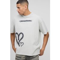 Oversize T-Shirt mit Graffiti Herz Print von boohooman