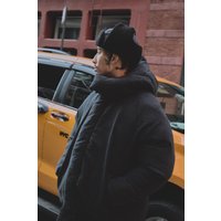 Kastige Oversize Nylon Steppjacke mit Trichterkragen und Kapuze - Schwarz - M, Schwarz von boohooman