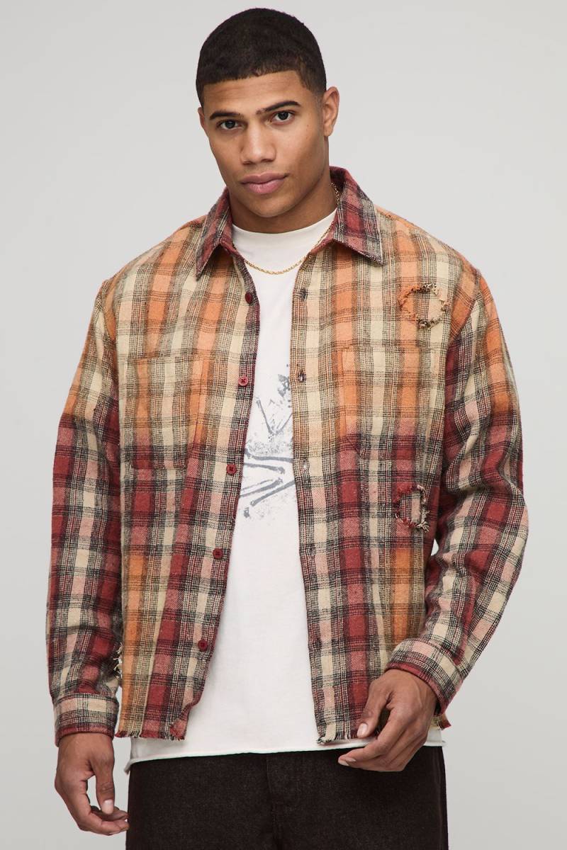 Kastiges zerrissenes Oversize Hemd mit Man-Stickerei - Rot - L, Rot von boohooman
