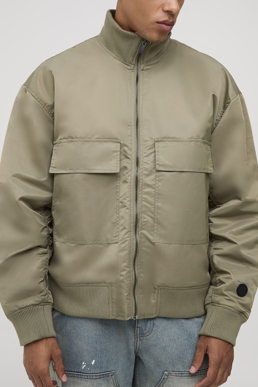 Gerippte Oversize Bomberjacke mit Trichterkragen - Khaki - M, Khaki von boohooman