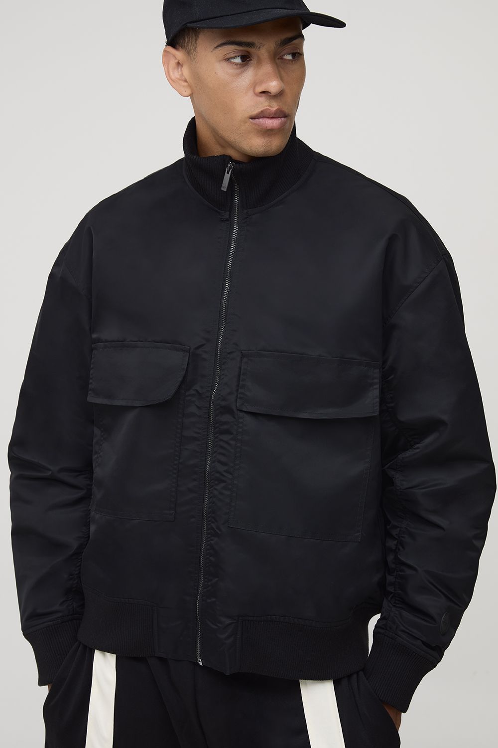 Gerippte Oversize Bomberjacke mit Trichterkragen - Schwarz - XS, Schwarz Gerippte Oversize Bomberjacke mit Trichterkragen - Schwarz - XS, Schwarz von boohooman