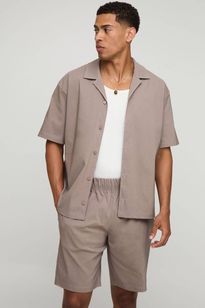 Kurzärmliges Oversize Stretch-Hemd & Shorts - Taupe - L, Taupe Kurzärmliges Oversize Stretch-Hemd & Shorts - Taupe - L, Taupe von boohooman