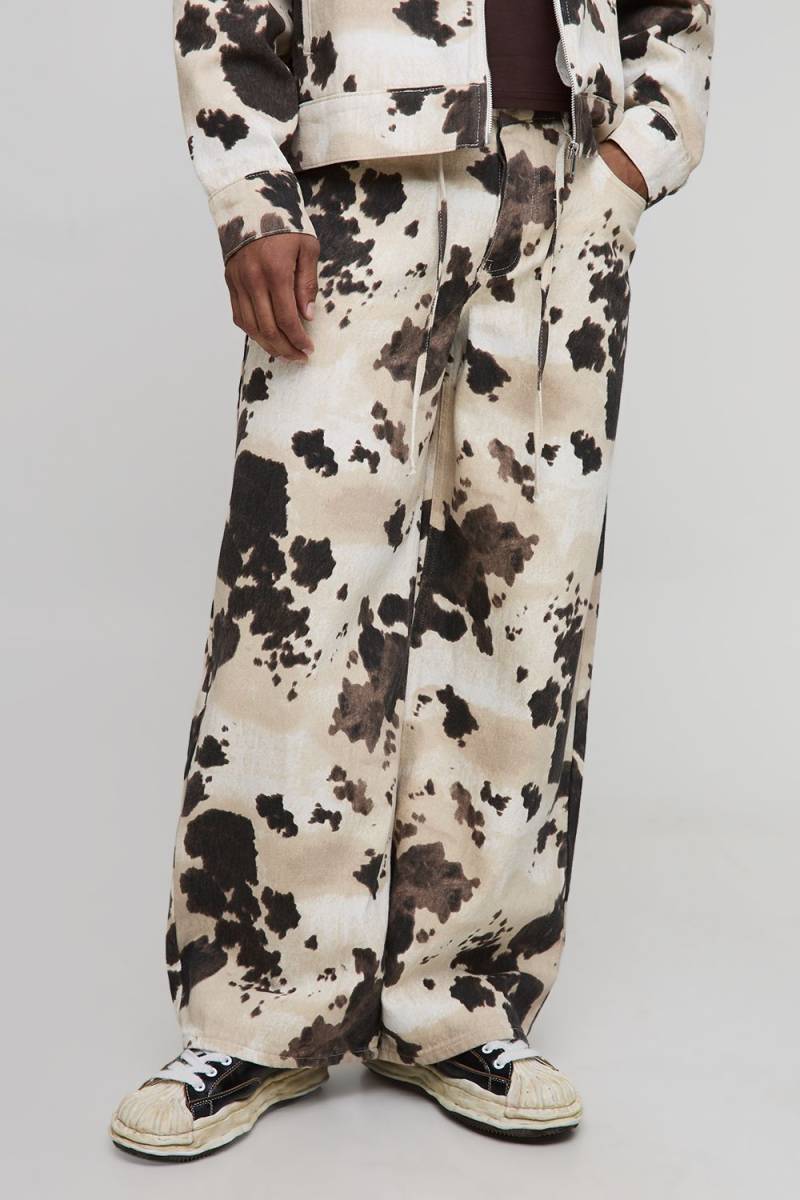 Parachute Jeans mit Kuh-Print und Gürtel - Braun - 30R, Braun Parachute Jeans mit Kuh-Print und Gürtel - Braun - 30R, Braun von boohooman