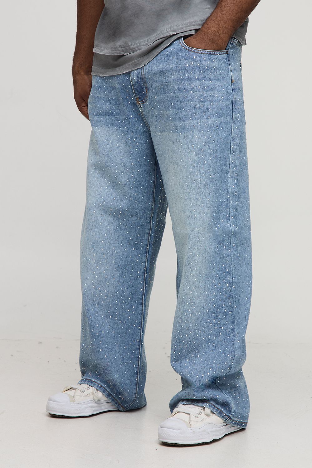 Plus lockere Jeans mit Strass - Grau - 42, Grau Plus lockere Jeans mit Strass - Grau - 42, Grau von boohooman