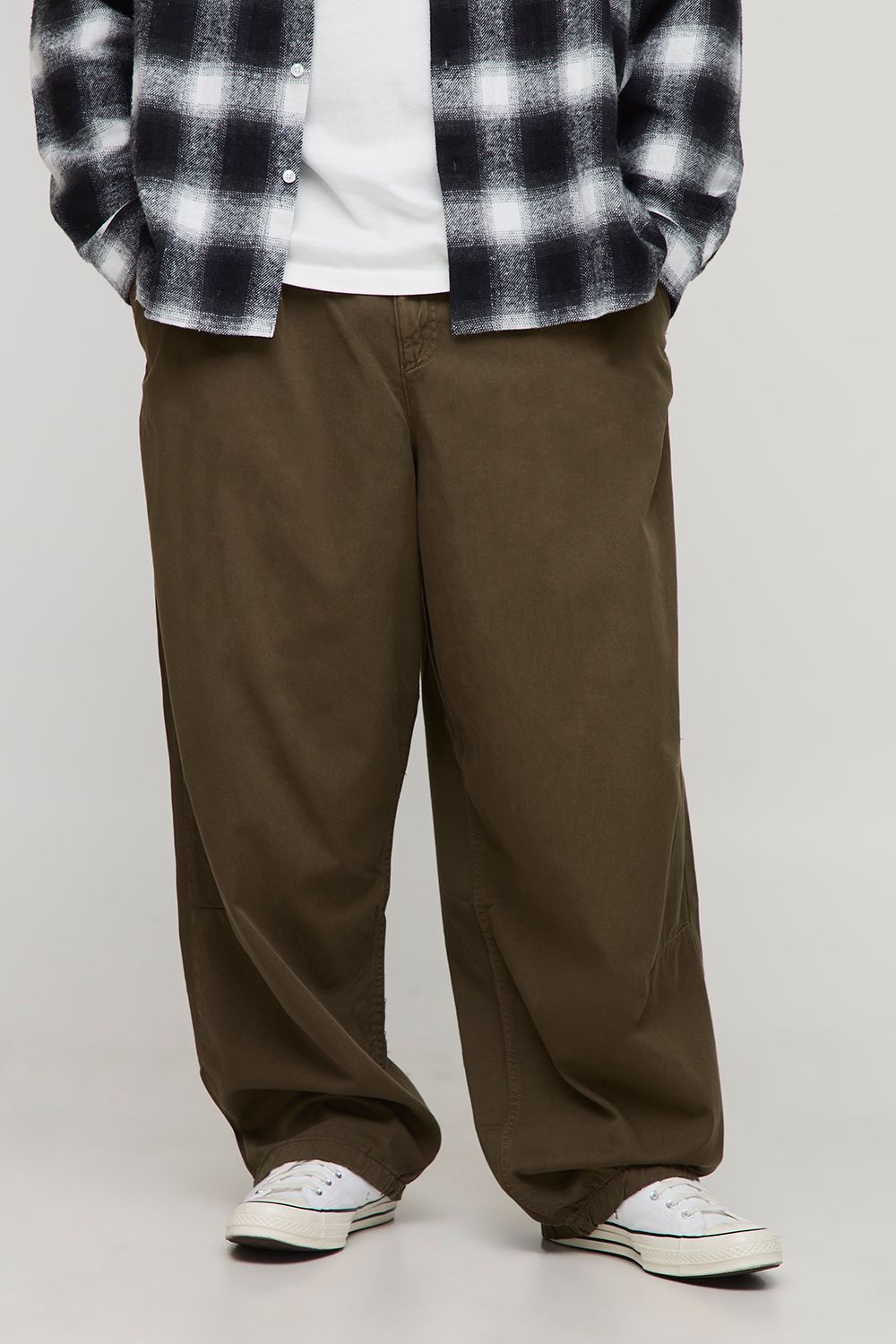 Plus Balloon Fit Pleat Front Washed Twill Trousers - dark olive - 40, dark olive von boohooman