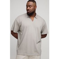 Plus Oversize Poloshirt mit V-Ausschnitt - Grau - 4XL, Grau von boohooman