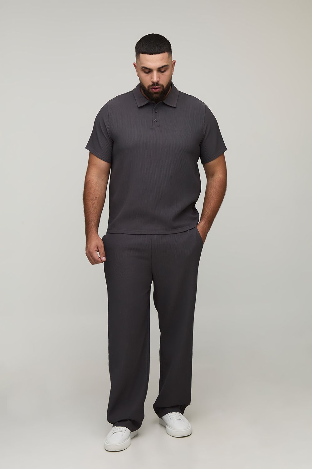 Plus Poloshirt & schmale Hose - Grau - 2XL, Grau von boohooman