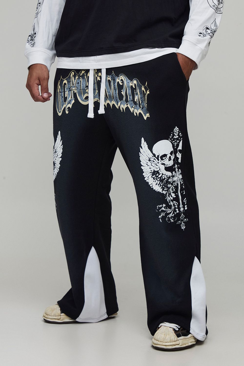 Plus lockere Jogginghose mit Totenkopf-Print - Schwarz - 5XL, Schwarz von boohooman