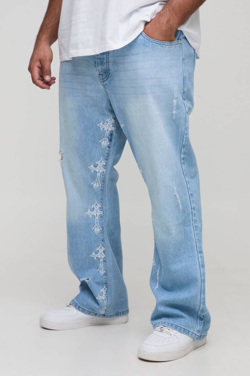 Plus zerrissene Slim-Fit Schlagjeans mit Kreuz-Stickerei - Blau - 44, Blau von boohooman