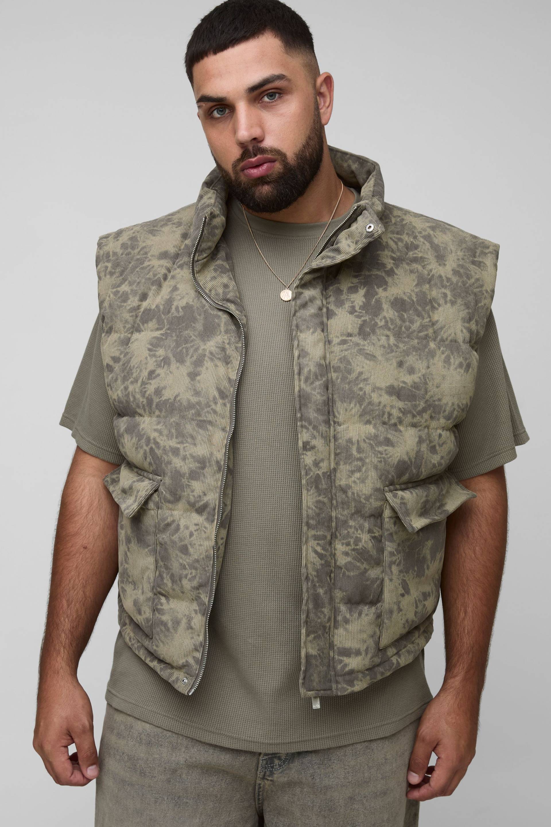 Plus Oversize Cord Steppjacke mit Trichterkragen - Khaki - 5XL, Khaki von boohooman