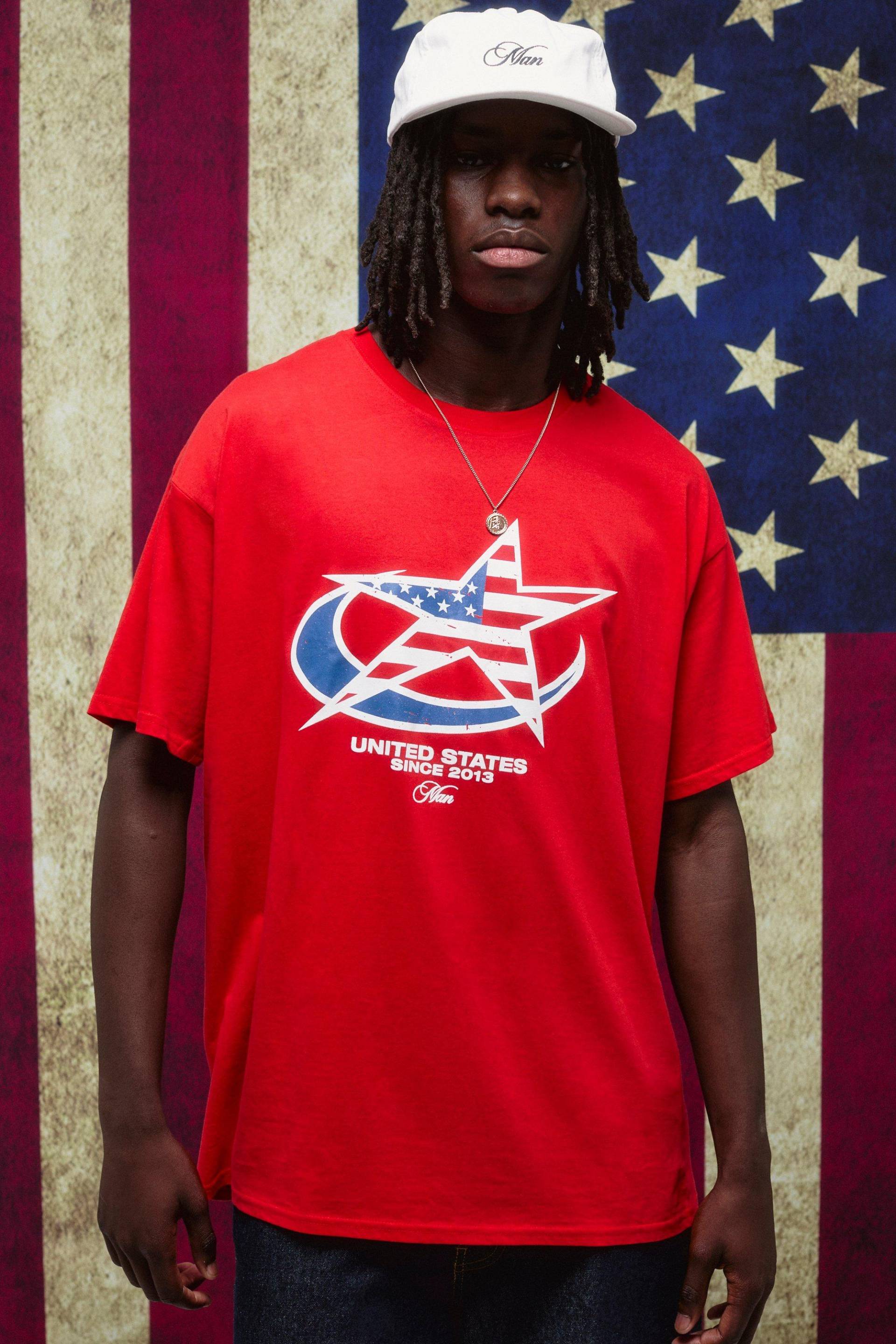 Rotes Oversize T-Shirt mit Man USA Flaggen-Print - L, Rot von boohooman
