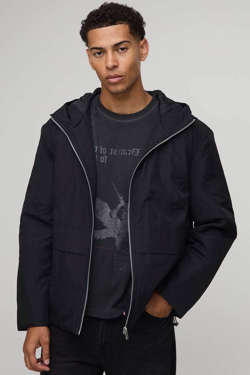 Regenjacke mit Trichterkragen und Kapuze - Schwarz - XS, Schwarz Regenjacke mit Trichterkragen und Kapuze - Schwarz - XS, Schwarz von boohooman
