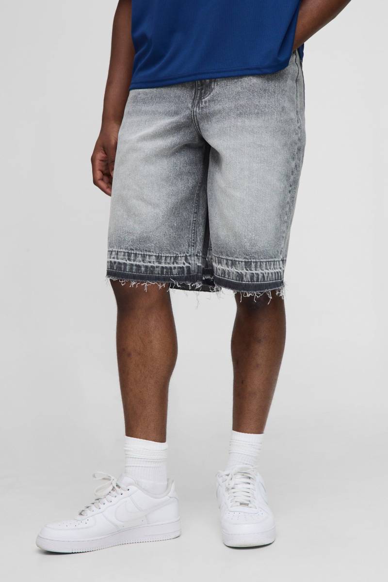 Graue Jorts mit Aufnäher - 28, Grau von boohooman