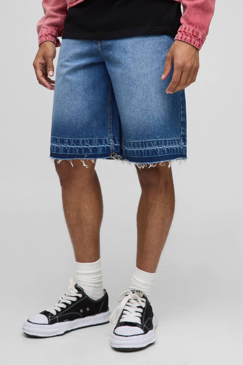Mittelblaue Jorts mit Aufnäher - 28, Blau von boohooman