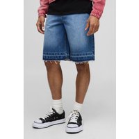 Mittelblaue Jorts mit Aufnäher - 32, Blau von boohooman