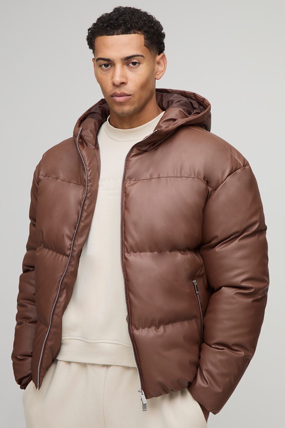 Steppjacke mit PU-Detail und Kapuze - Braun - XS, Braun Steppjacke mit PU-Detail und Kapuze - Braun - XS, Braun von boohooman