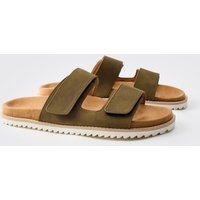 Sandalen aus Wildlederimitat mit doppelten Riemchen Sandalen aus Wildlederimitat mit doppelten Riemchen von boohooman