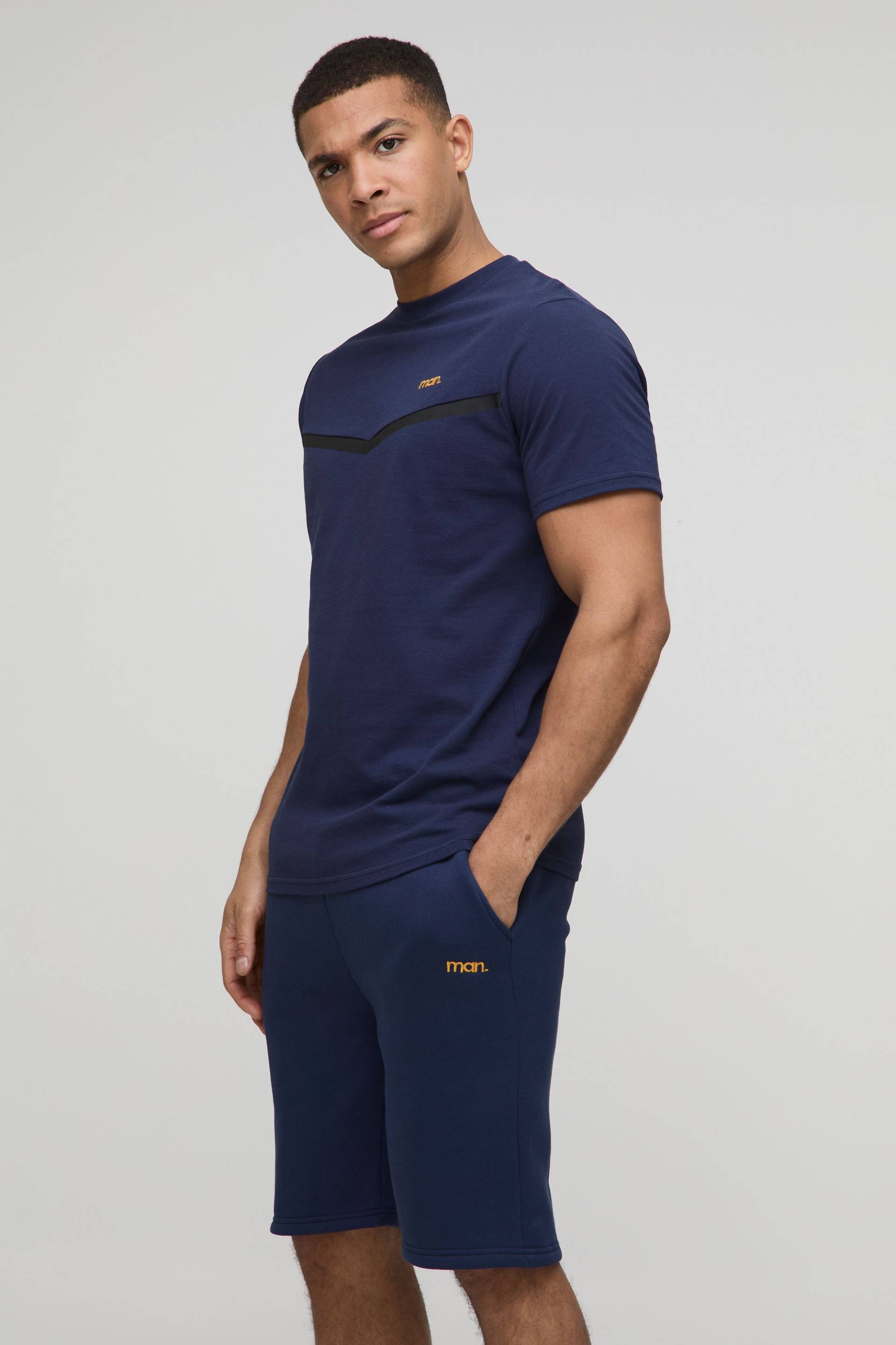 Slim-Fit Man T-Shirt und Shorts von boohooman