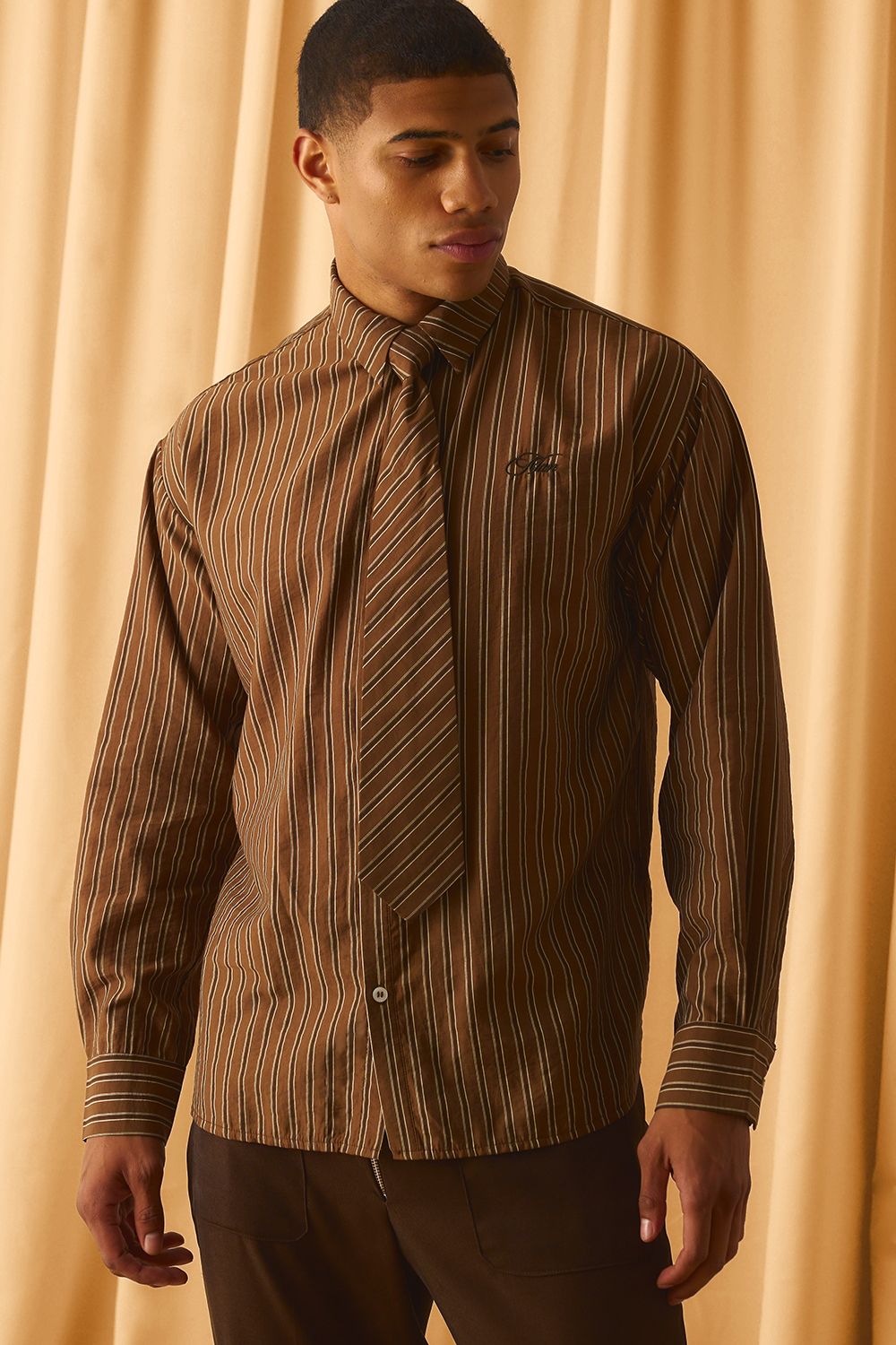 Gestreiftes Oversize Hemd mit Schnür-Detail - Braun - M, Braun von boohooman