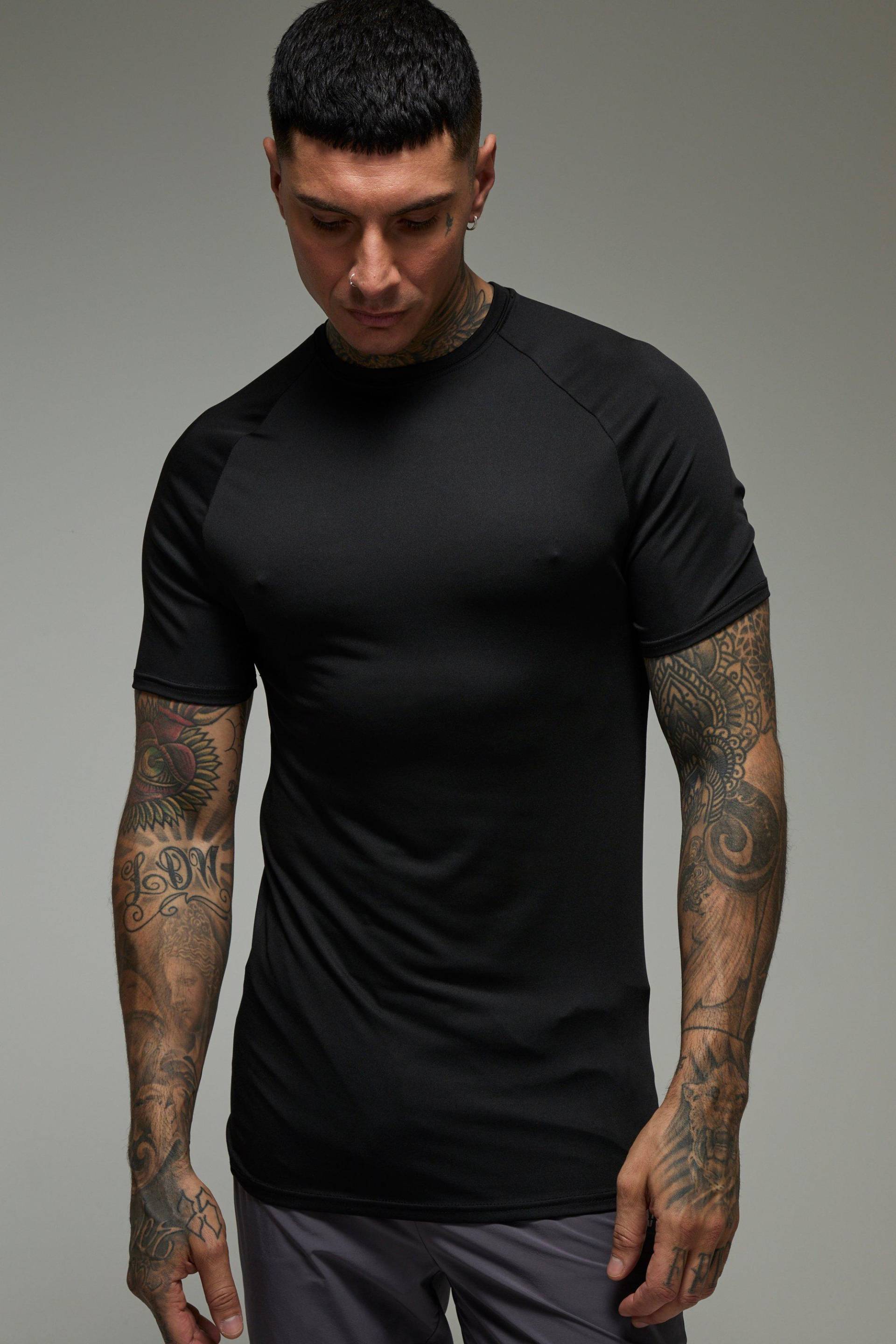 Tall Man Active Lightweight Essentials Fitness Muscle Fit T-Shirt mit Raglanärmeln - Schwarz - S, Schwarz von boohooman