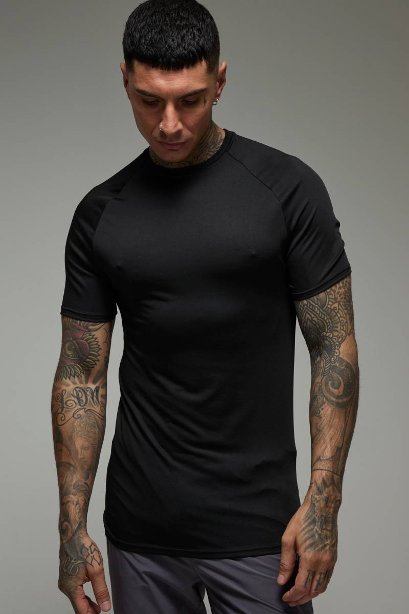 Tall Man Active Lightweight Essentials Fitness Muscle Fit T-Shirt mit Raglanärmeln - Schwarz - XS, Schwarz Tall Man Active Lightweight Essentials Fitness Muscle Fit T-Shirt mit Raglanärmeln - Schwarz - XS, Schwarz von boohooman