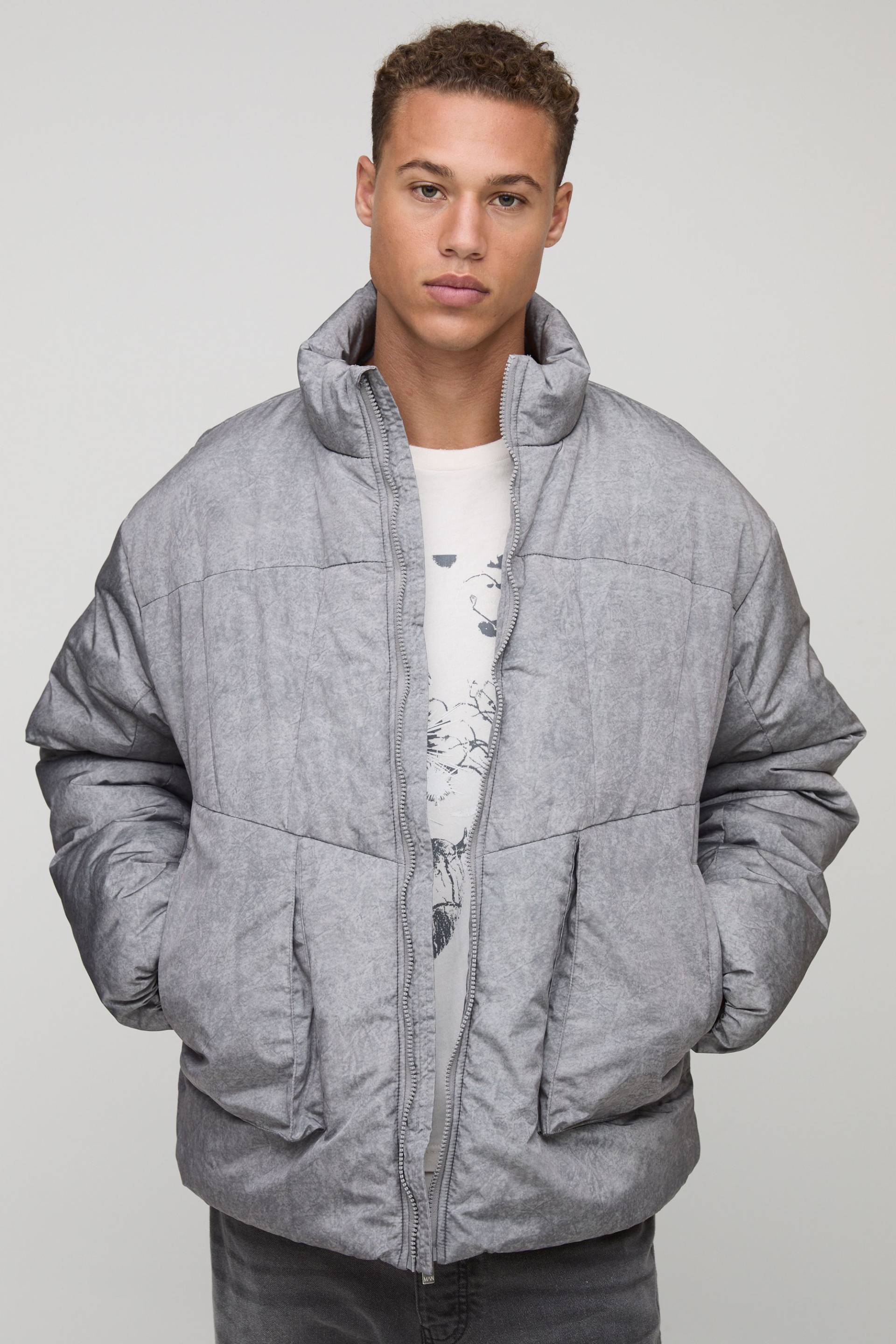 Tall Oversize Nylon Steppjacke mit Trichterkragen - Grau - XL, Grau von boohooman