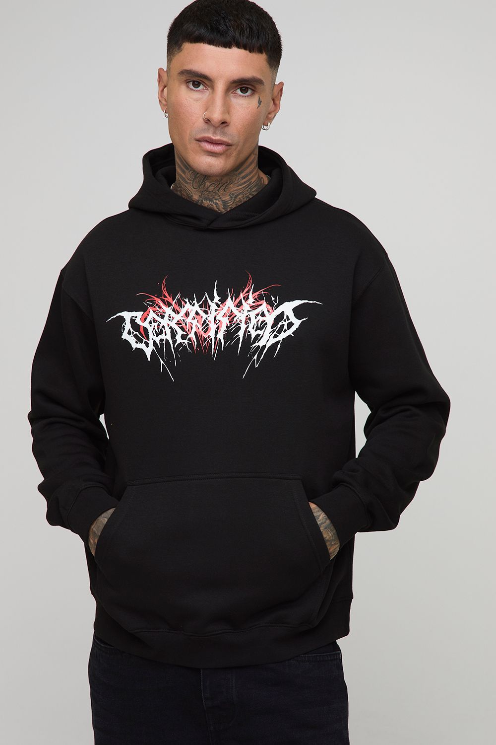 Tall Oversize Hoodie mit Gothic Man Print - Schwarz - M, Schwarz von boohooman