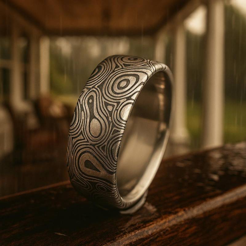 Lasergravierte Regentropfen Auf Einem Titanring von boonerings