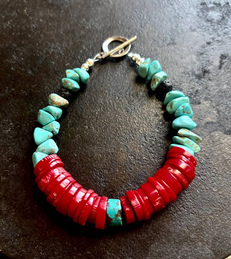 Armband Koralle Und Türkis Mit Lavagestein Einem Knebelverschluss, Heishi Rote Koralle, Armband von borderlandsJEWELRY
