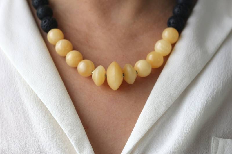 Edelsteinperlen Halskette, Unikate Halskette Aus Gelb Jade Und Lava, Handgemachte Einzigartig Kette, #62 von boshilian