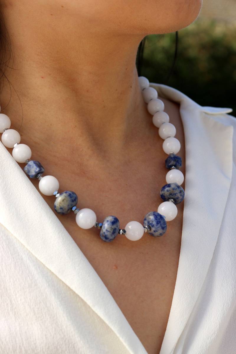 Edelsteinperlen Halskette, Unikate Halskette Aus Sodalith Und Weiß Jade, Handgemachte Einzigartig Kette, #73 Edelsteinperlen Halskette, Unikate Halskette Aus Sodalith Und Weiß Jade, Handgemachte Einzigartig Kette, #73 von boshilian