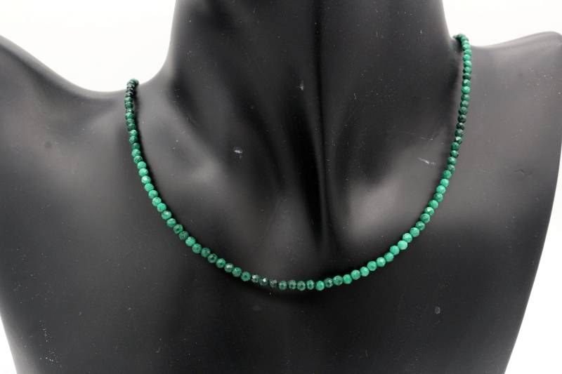 Filigrane Malachit Perlenkette, Zierliche Grüne Kette, Zarte Dünne Facettierte Edelstein Halskette, Layering Halskette von boshilian