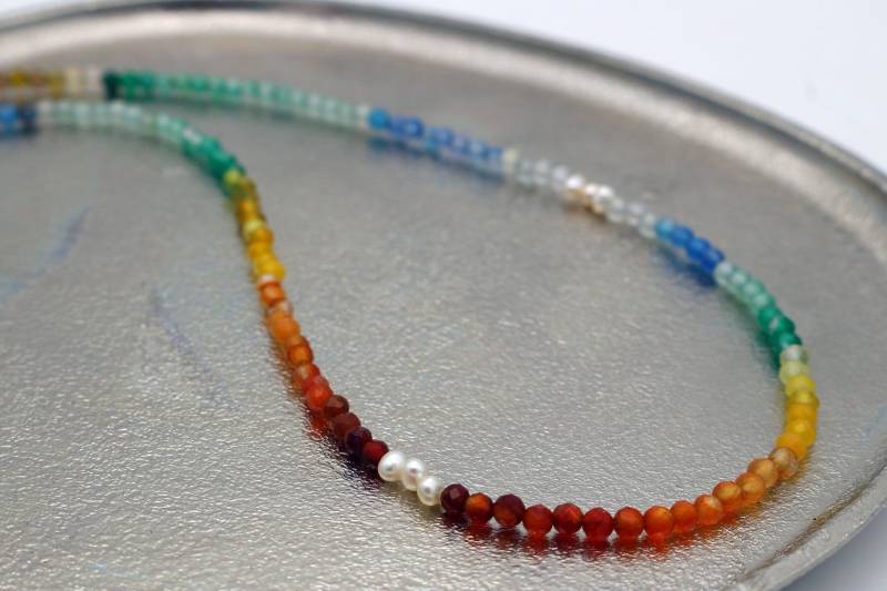 Filigrane Zierliche Zarte Bunte Achat Und Süsswasserperlen Halskette, 3mm Regenbogen Perlenkette, Edelstein Halskette von boshilian