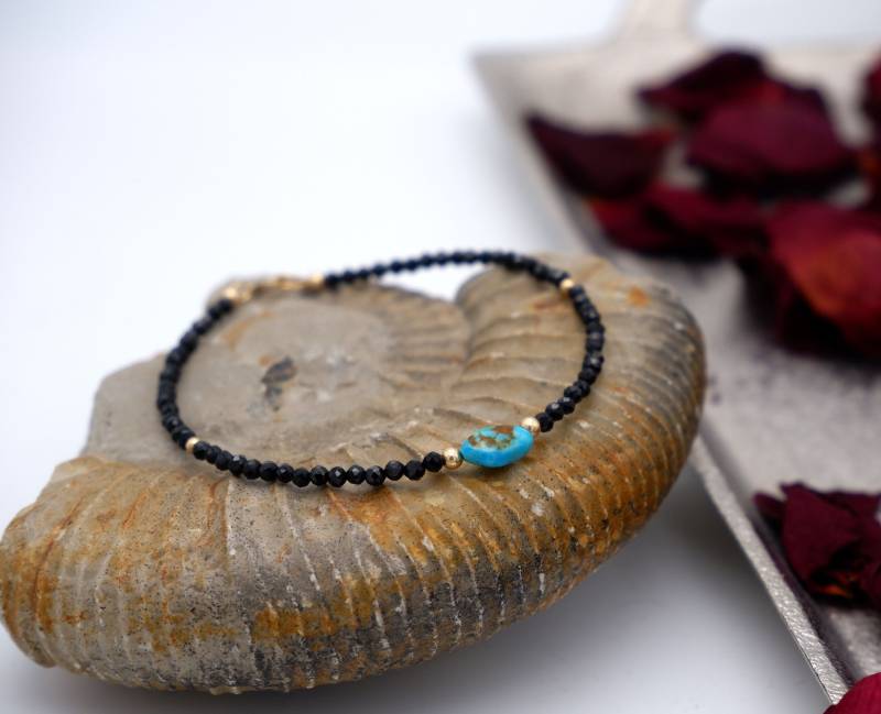 Perlen Armband, Edelstein Facettiert Spinell 2mm, Türkis Nugget, 14K Gold Filled Verschluss von boshilian