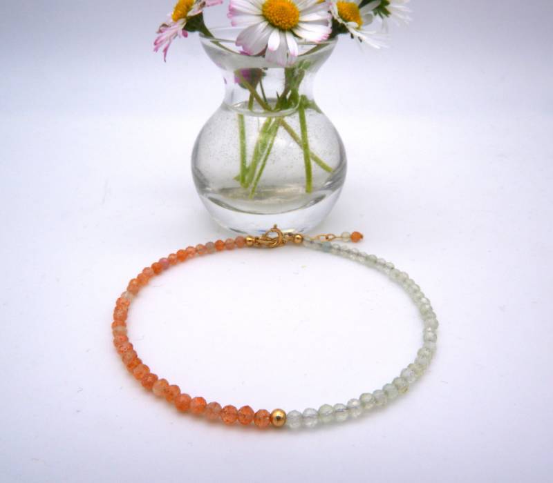 Perlen Armband, Zartes Edelstein Facettiert Prehnit Und Sonnenstein, 2mm Edelsteinperlen Armband von boshilian