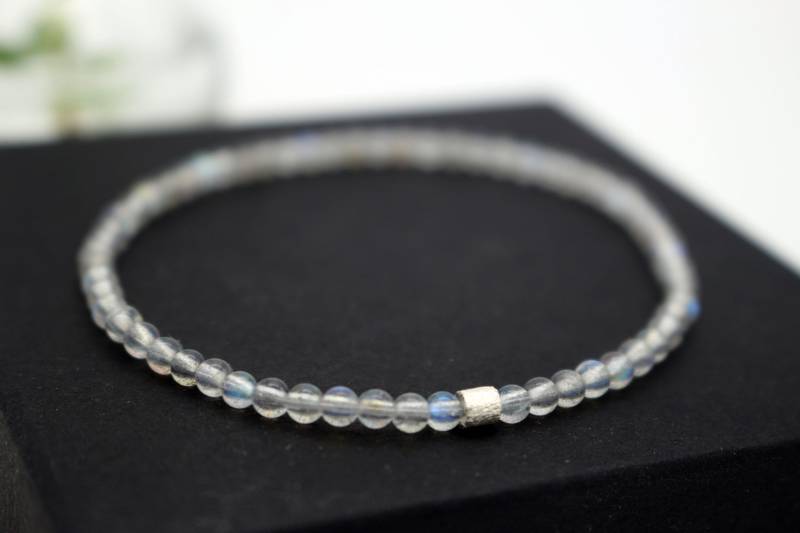 Zartes 3mm Labradorit Perlenarmband, Stretch Elastisch Grau Mondstein Armband von boshilian