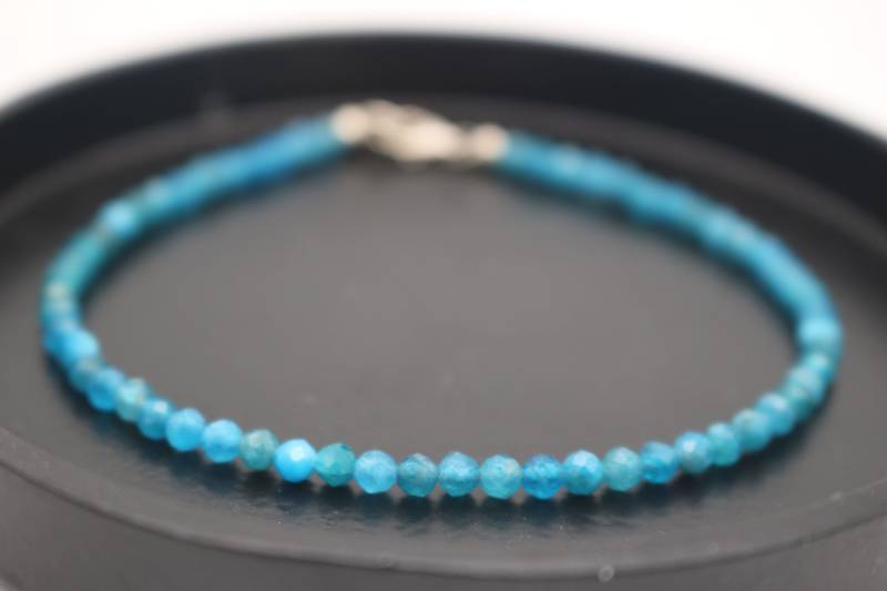 Zartes Edelstein Armband, Facettiert Apatit, 2, 5mm 3mm Edelsteinperlen Dünnes Stapelarmband von boshilian