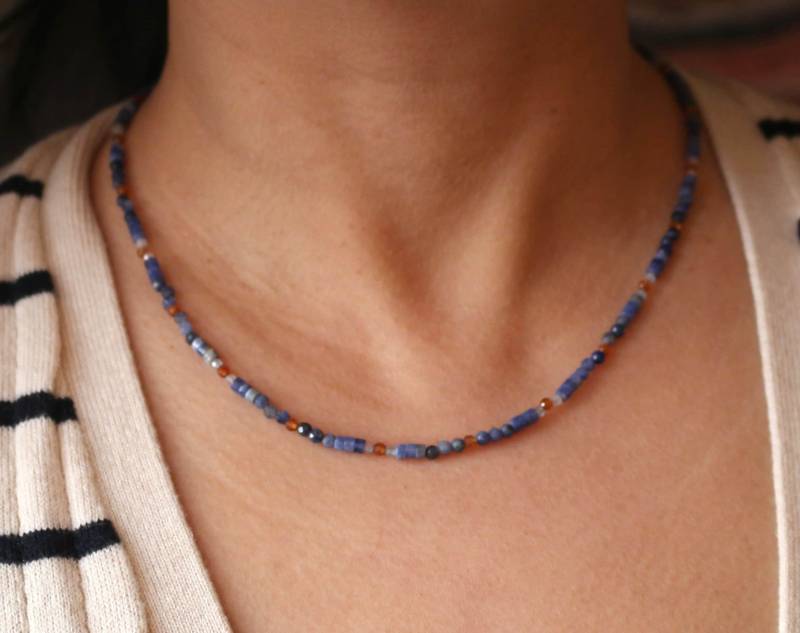 Zierliche Zarte Sodalith Halskette, Blaue Edelstein Orange Granat Kette Zierliche Zarte Sodalith Halskette, Blaue Edelstein Orange Granat Kette von boshilian