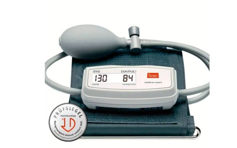 boso Oberarm-Blutdruckmessgerät Medicus Smart Blutdruckmessung mit Arrhythmie-Erkennung, Memomatic für ein schonendes Aufpumpen, Einfache Anwendung, Top für unterwegs von boso