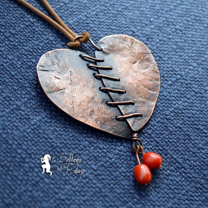 Kupfer-Anhänger-Herz Genäht Mit Korallen Geschlagen Kupfer-Anhänger-Herz Genäht Mit Korallen Geschlagen von bottegadelfauno