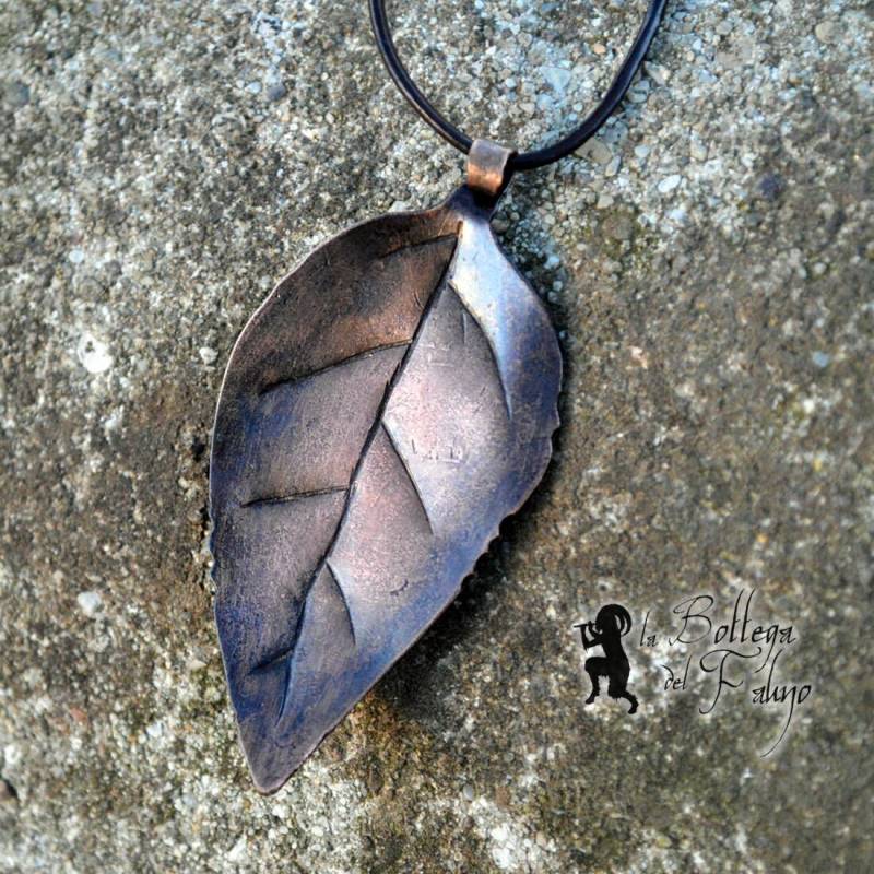 Kupferblatt, Handgefertigter Anhänger Kupferblatt, Handgefertigter Anhänger von bottegadelfauno