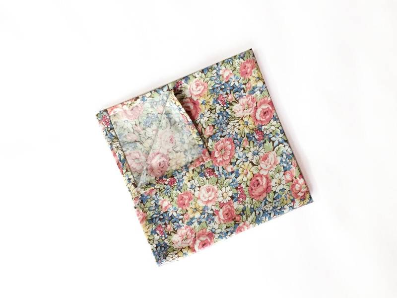 Fleur - Rosa/Blaues Einstecktuch Mit Blumenmuster Fleur - Rosa/Blaues Einstecktuch Mit Blumenmuster von bowtieandcotton