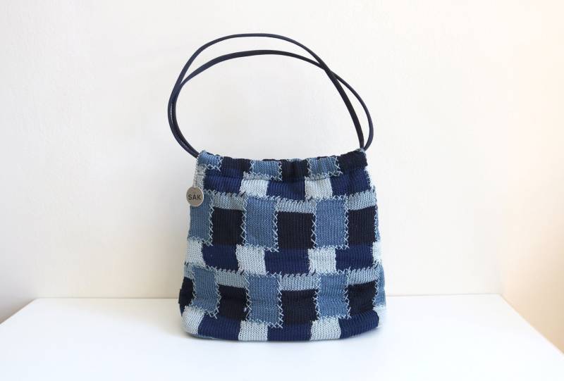 The Sak Crochet Blue Patchwork Einkaufstasche The Sak Crochet Blue Patchwork Einkaufstasche von boxofhollyhocks