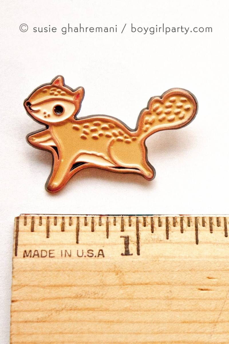 Eichhörnchen Anstecker Unter 20 Emaille Pin - Süsse Tier Brosche Pins von boygirlparty
