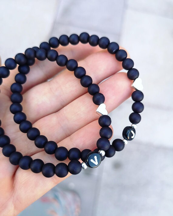 Buchstaben Armband Matt Schwarz // Namensarmband, Partnerarmband, Wunschtext, Personalisiert von bracelens