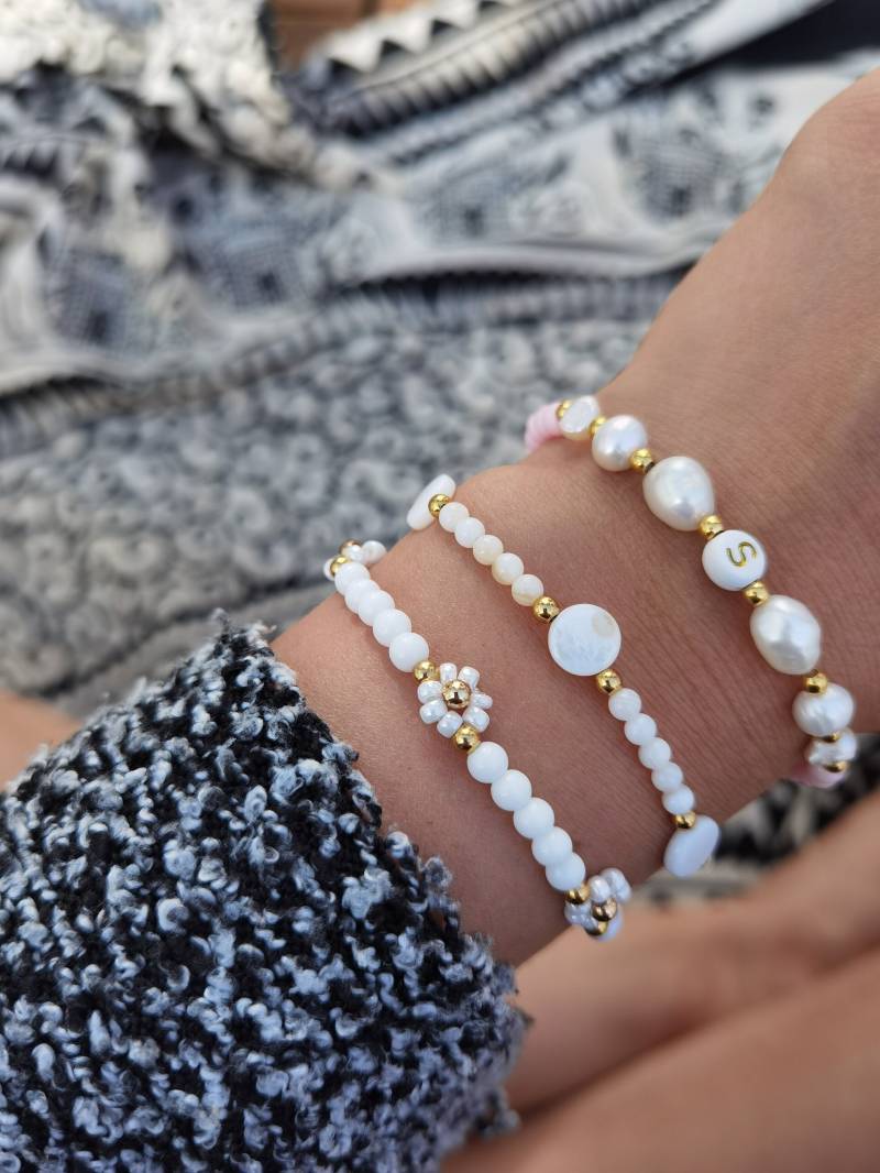 Gänseblümchen Armband // Blümchen Boho Schmuck Blume Festivalschmuck Daisy Handgemacht von bracelens