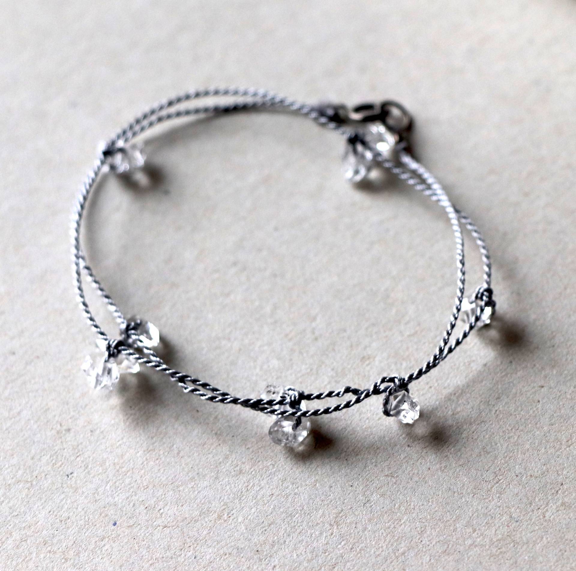Herkimer Diamant Quarz Armband, Minimalist Seidenfaden Edelstein, Layering, Dainty von braceletchoker