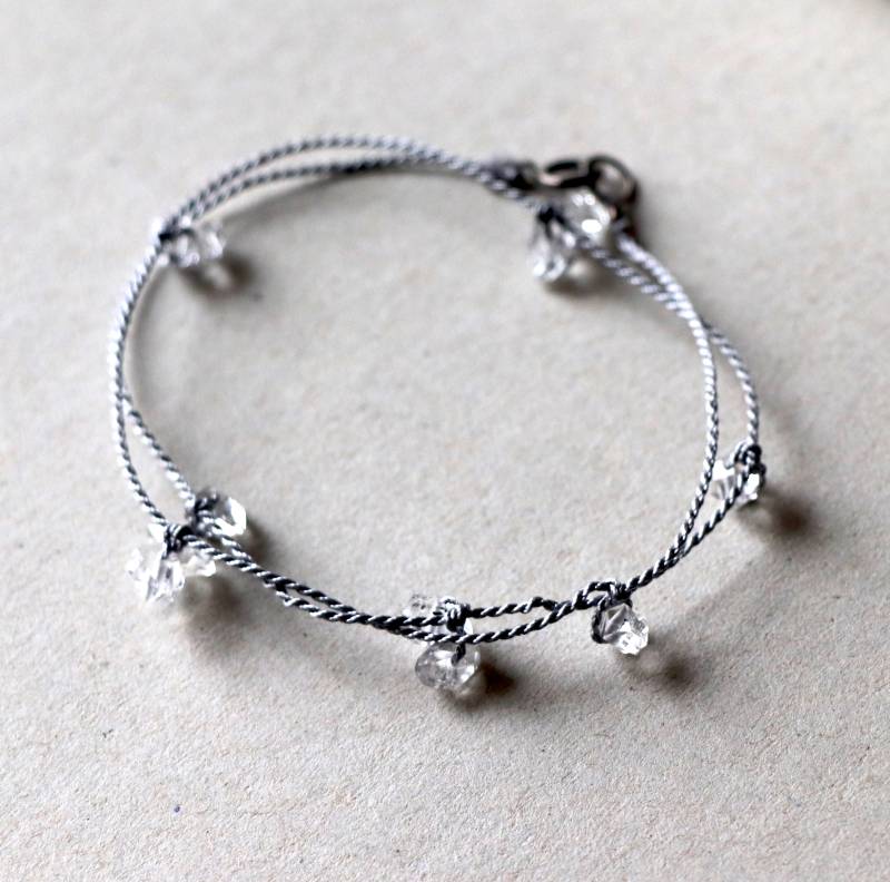 Herkimer Diamant Quarz Armband, Minimalist Seidenfaden Edelstein, Layering, Dainty Herkimer Diamant Quarz Armband, Minimalist Seidenfaden Edelstein, Layering, Dainty von braceletchoker