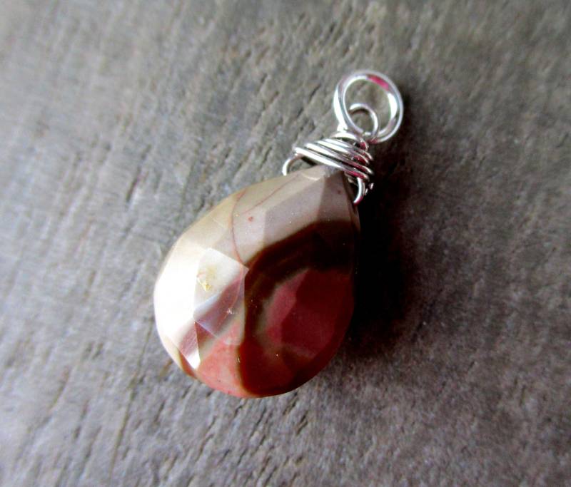 Mokaite Anhänger, Briolette, Sterling Silber Draht Charme, Birthstone Charme von braceletchoker